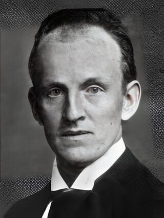 http://www.briefly.ru/static/authors/gauptman.jpg